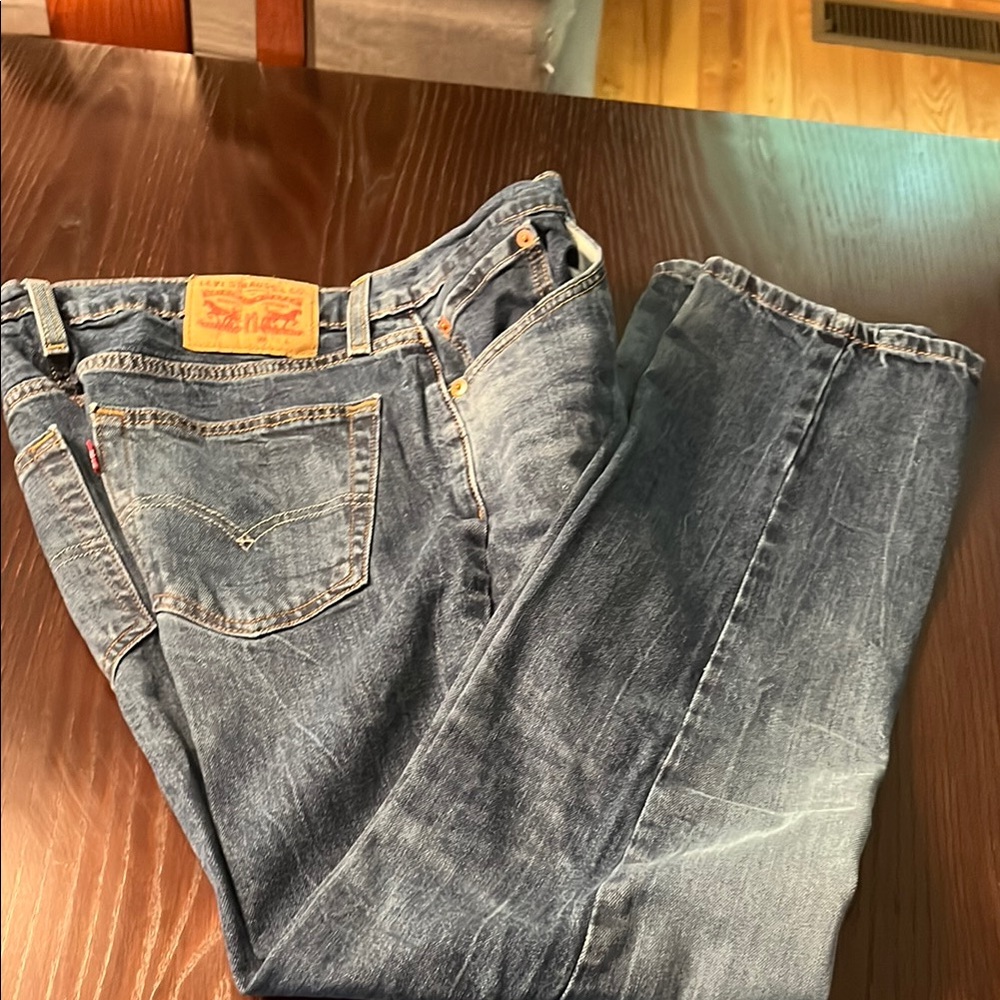 33x30 Levi's Blue Straight Jeans with Vintage-Inspired Fading